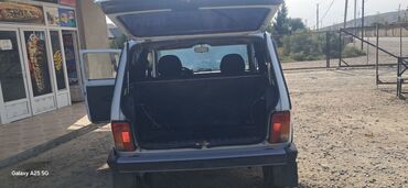 VAZ (LADA): VAZ (Lada) Niva 4x4, 3 qapılı, ağ rəng. Xüsusiyyətlər: - Tam — 9