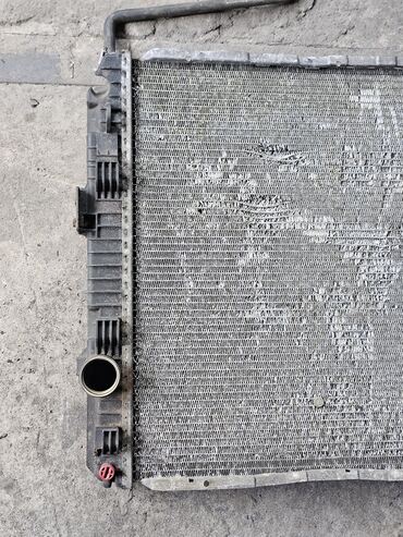 Радиаторы: Радиатор охлаждения двигателя Mercedes-Benz Atеgo, 2002г.в. Оригинал — 10