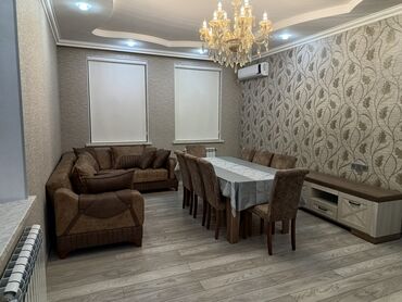 Mənzil 16 mərtəbədə yerləşir. 3 otaqlı evin iki otağı verilir. Bir