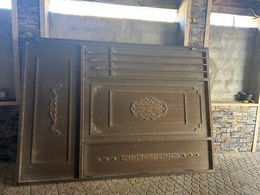Döşəmə: Darvaza eni 4metr. hundurude 3metr