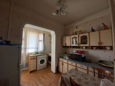 Köhnə tikili: Bakı, 3 otaqlı, Köhnə tikili, m. Xalqlar Dostluğu, 81 kv. m — 1