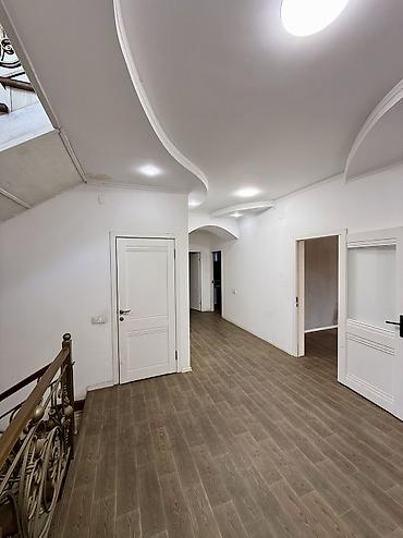 vector: 🏡 Продается дом Жибек Жоолу/Логвиненко 📍 Улица Логвиненко 81. 🌳 — 4