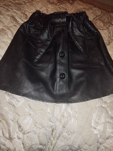 прямые женские юбки: Qara koja mini ətək. teze kimidi. 4-6yaw qizlara olar