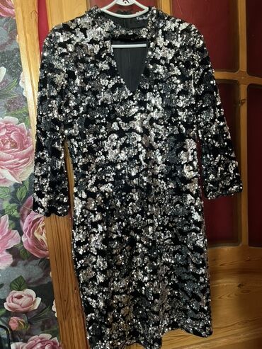 Вечерние платья: Parıltılı gecə geyimi – Miss Selfridge - Rəng: qara əsas üzərində