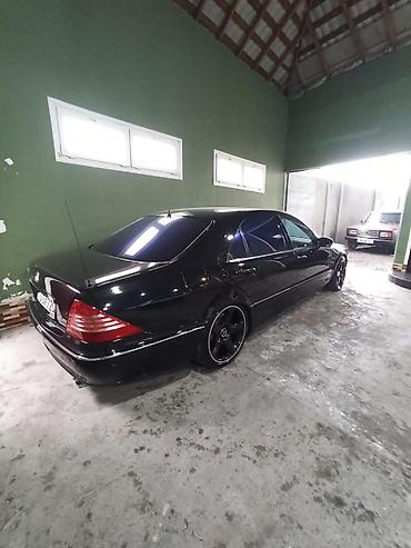 mercedes a 180: Mercedes-Benz S-Class (W220) sedan – qara rəng, klassik lüks və — 3