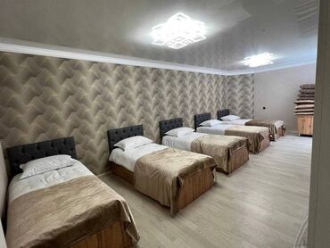 Посуточная аренда домов: Просторный дом с современной отделкой и благоустроенным двором. - — 5