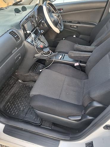 kia corneval: Toyota WISH: 2004 г., Автомат, Минивэн — 2