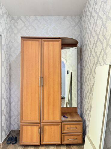 шкаф антресоль: İşlənmiş, Açılan, 2 qapılı Düz dolab, Dolab-asılqan, Azərbaycan
