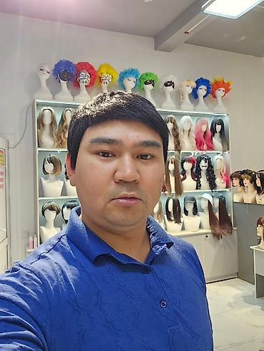 Парикмахеры: Предлагается широкий ассортимент париков, представленных в различных — 2