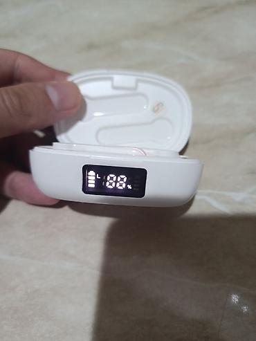 samsung level u: Samsung dizaynında TWS (simsiz) qulaqlıq. Az istifadə olunub, yaxşı — 4