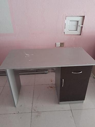 tibbi dolab: Gözəllik salonu üçün iş stolu və güzgülü vizaj/manikür postları — 1
