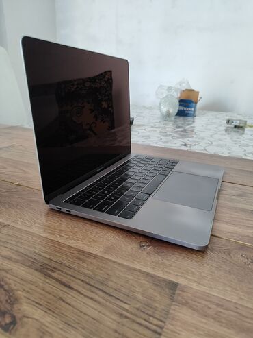 Apple MacBook: İşlənmiş Apple MacBook, 13.1 ", Intel Core i5, 256 GB, Ünvandan götürmə