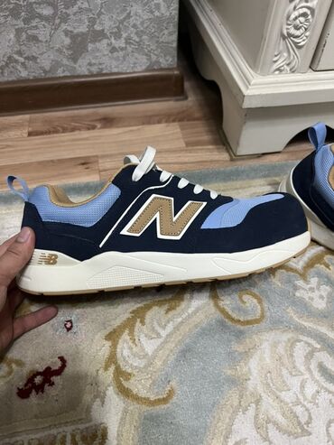 антигравитационные ботинки: Кроссовки New Balance синего цвета с бежевыми и светло-голубыми