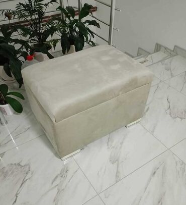 Stolice: Cena taburea bez otvaranja je 6800din Cena taburea sa otvaranjem — 3