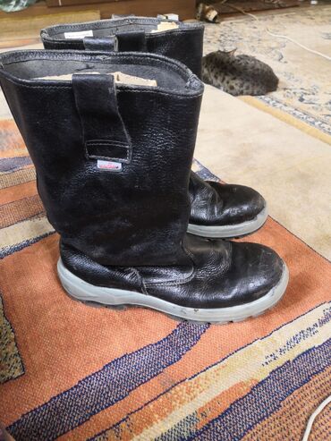 зимняя спецодежда бишкек: Продаю кожаные сапоги для строек с железным носком бу размеры от42по45