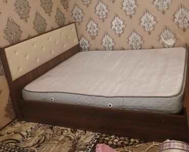 Кровати: Двуспальная кровать