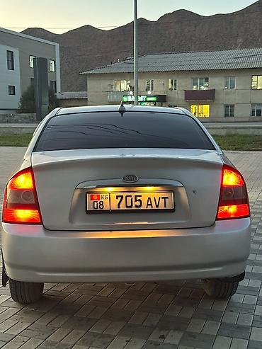 385 55: Продаётся седан Kia Cerato серебристого цвета. Автомобиль 4-дверный — 1