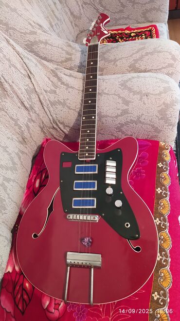 Gitaralar: Gitara satılır alət yaxşı vəziyyətdədir problem yoxdur