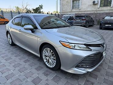 rr: Toyota Camry: 2018 г., 2.5 л, Вариатор, Гибрид, Седан — 2