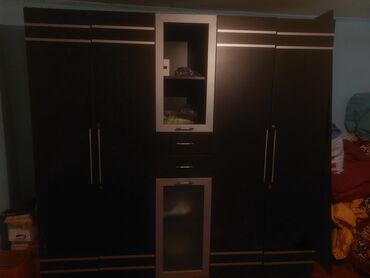 Pufiklər: Yeni, 6 qapı Düz dolab, Dolab-asılqan