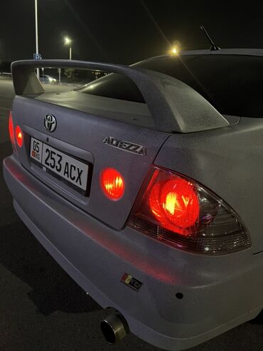 Toyota: Toyota Altezza: 2000 г., 2 л, Автомат, Бензин, Седан — 6