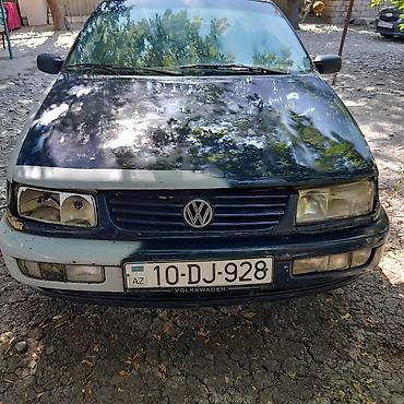 4 korpus kotan: Volkswagen Passat sedan - Kuzov: 4 qapılı sedan, tünd mavi rəng - — 1