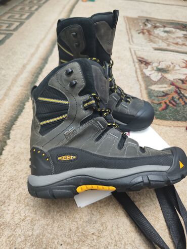 берцы военные: Зимние треккинговые ботинки KEEN Цена 6500 сом - Модель: утеплённые