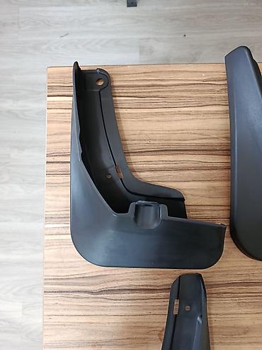 Ban, Kuzov hissələri: Avtomobil üçün palçıq qoruyucuları (mudflaps) - Komplekt: 4 ədəd (ön — 3