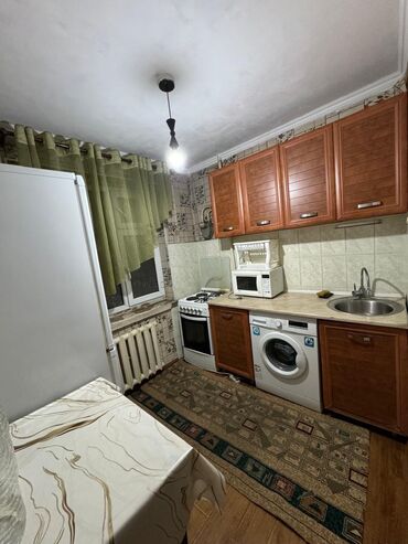 киевская манаса: 3 комнаты, 58 м², 104 серия, 1 этаж