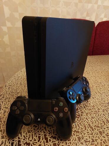 playstation 5 disksiz: PS4 Slim 1TB yaddaş Zəng etməyin, Whatsapp üzərindən yazın! 2 original