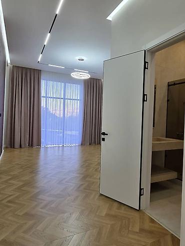 Продажа коттеджей и домов: 6 комнат, 400 м², 7 соток, Джал, Агентство недвижимости at lalafo.kg — 13 Продажа коттеджей и домов: 6 комнат, 400 м², 7 соток, Джал, Агентство недвижимости — 13