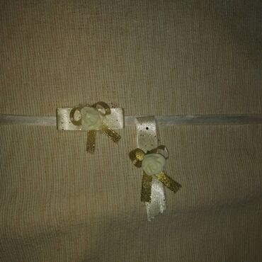 Svadbena oprema: Cvetna traka za kosu sa velom, idealna za posebne prilike. Traka je — 7