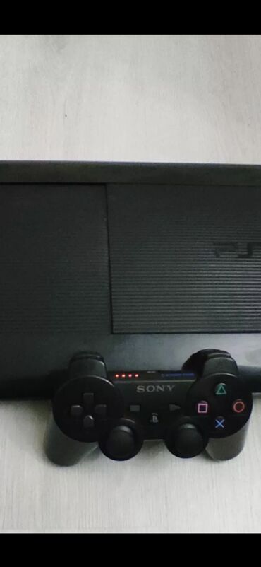 PS3 (Sony PlayStation 3): Playstation 3 ideal vezyeyde satilir ev malidi usaglara gore satiram