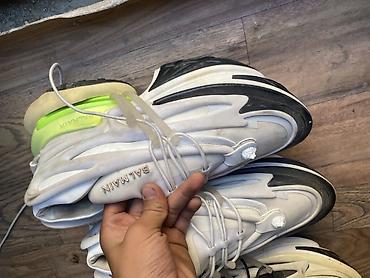 дутые куртки: Кроссовки Balmain B-Runner (парами, на фото несколько цветовых — 2