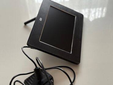 smart box satilir: Dijital rəsm ramkası demək olar ki işlənilmiyib Nizami metrosunun