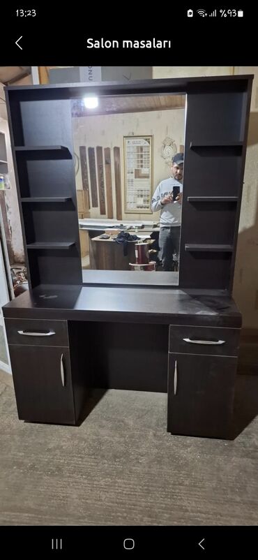 Salon masaları: Yeni, Saş kəsimi üçün masa, Güzgülü