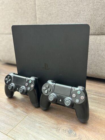 PS4 (Sony PlayStation 4): Продаю Плейстейшн 4 Слим в хорошем состоянии.Плейстешн домашняя не