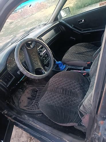 салон машины: Audi 80: 1989 г., Седан — 5