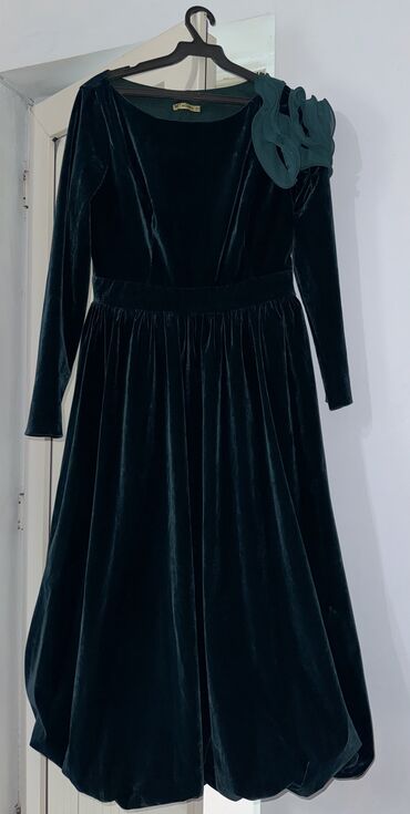 Вечернее платье, Средняя модель, Бархат, С рукавами, M (EU 38)