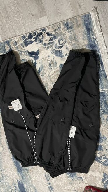 брендовая мужская одежда бишкек: Черные джоггеры/спортивные штаны Один штук 800сом двое за 1500сом