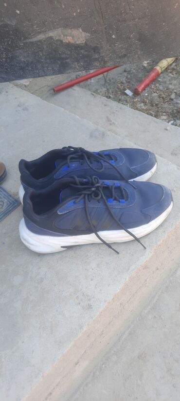 Кроссовки и спортивная обувь: Adidas оригинальные, 45, покупал в Турции, носил месяц
