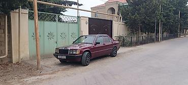 4 goz mercedes 3 2: Mercedes-Benz 190 (W201) sedan, tünd qırmızı rəng. - Kuzov: 4 qapı — 1