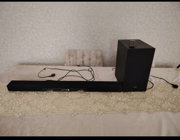 Monitorlar: Soundbar və subwoofer dəsti - Uzun soundbar və ayrıca güclü subwoofer