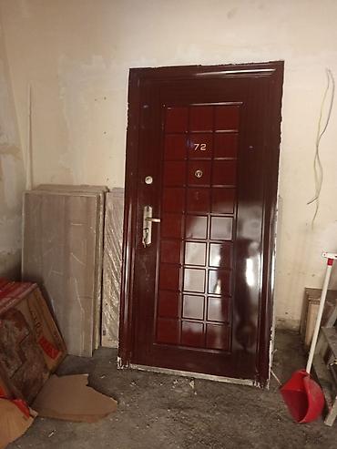 qap qara şəkil: Mənzil üçün İşlənmiş Giriş qapısı Glazok ilə, Ödənişli çatdırılma, Ünvandan götürmə — 1