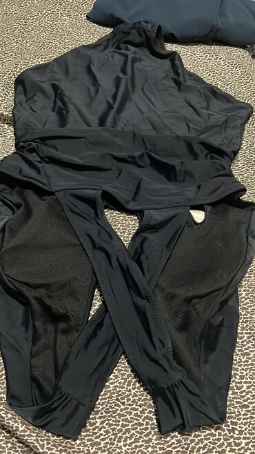 слитный купальник стринг: Продается новый купальник черного цвета размер L на 46-48 размер
