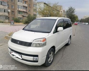 дом в колесах: Toyota Voxy: 2004 г., 2 л, Автомат, Бензин, Минивэн
