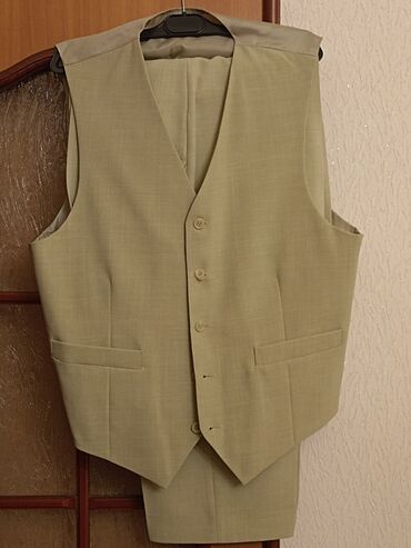 Костюмы: Срочно продаю мужские костюмы, размеры 50/6, 52, 54, пр-во Италии — 2