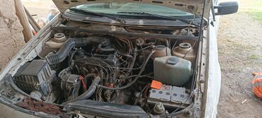 Volkswagen: Volkswagen Passat Variant: 1988 г., 1.8 л, Механика, Бензин, Универсал