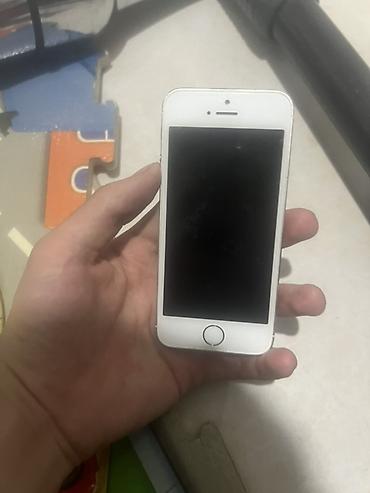 iphone sr: IPhone SE (1-го поколения), цвет Gold - Компактный корпус 4" — удобно — 3