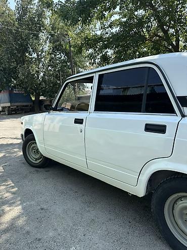 avtomobil az zil 130: VAZ 2107 sedan – klassik ağ rəng, 4 qapı, arxa ötürücülü. Ili 2005 — 5